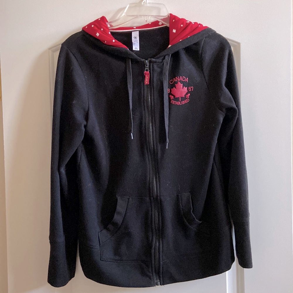 Cute Canada themed hoodie in size M